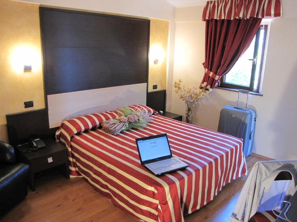 Hotel Iacone Chieti Phòng bức ảnh
